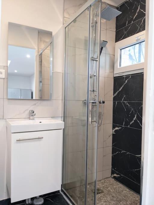 Grande Maison Renovee A 7 Min Du Metro Роменвиль Экстерьер фото